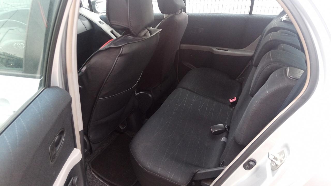 Toyota Yaris 1.0 5 porte Sol