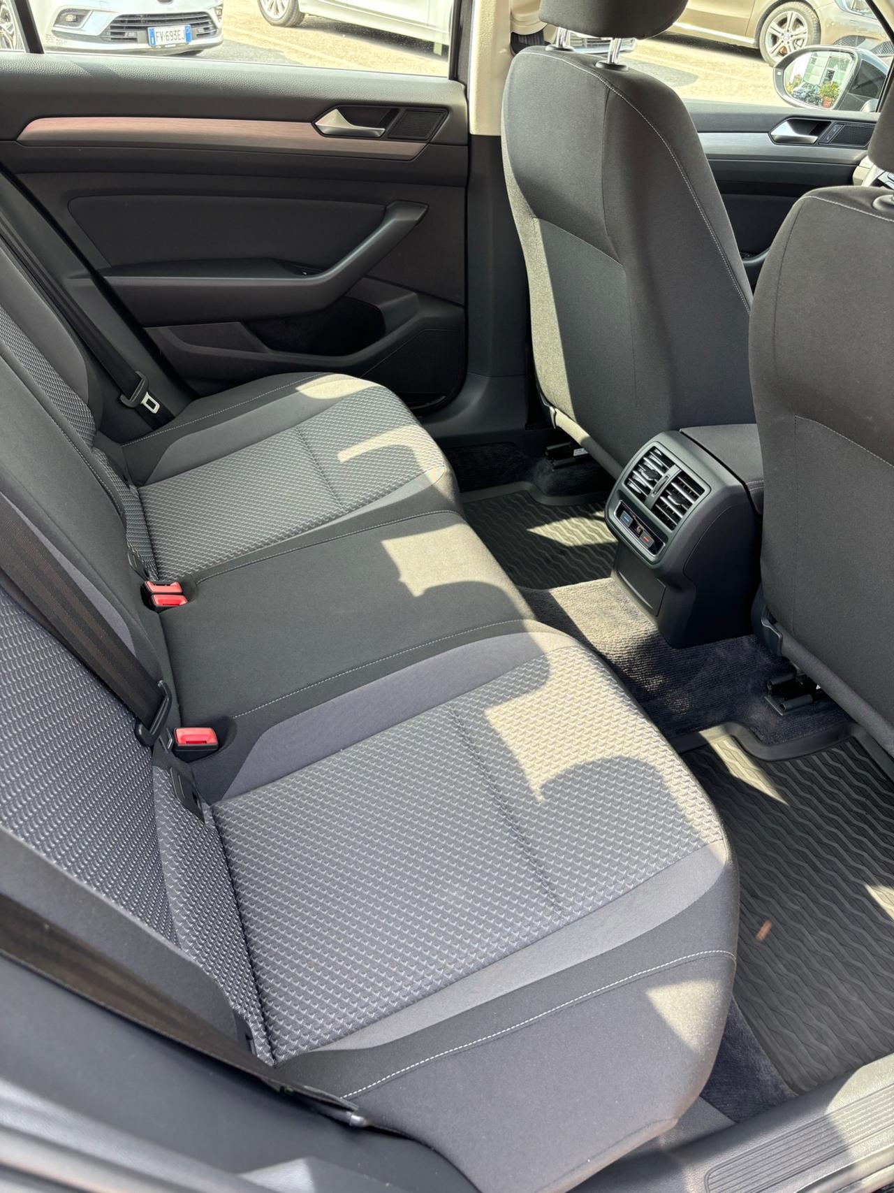 Volkswagen Passat 2.0 TDI Highline BlueMotion Technology - 2017