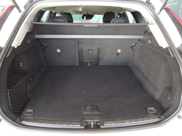 VOLVO XC60 B4 (d) AWD Geartronic Business Plus