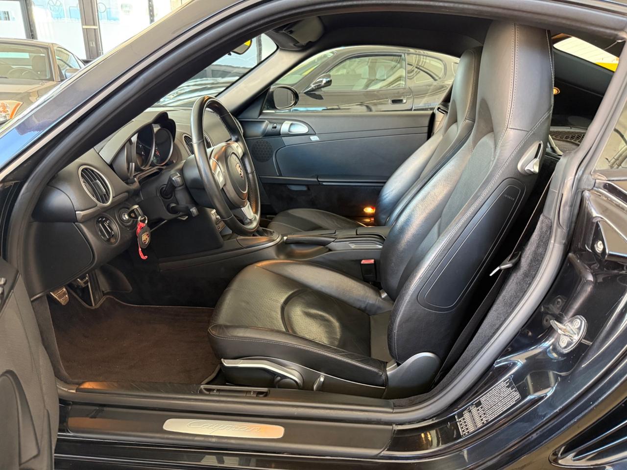 Porsche Cayman 2.7