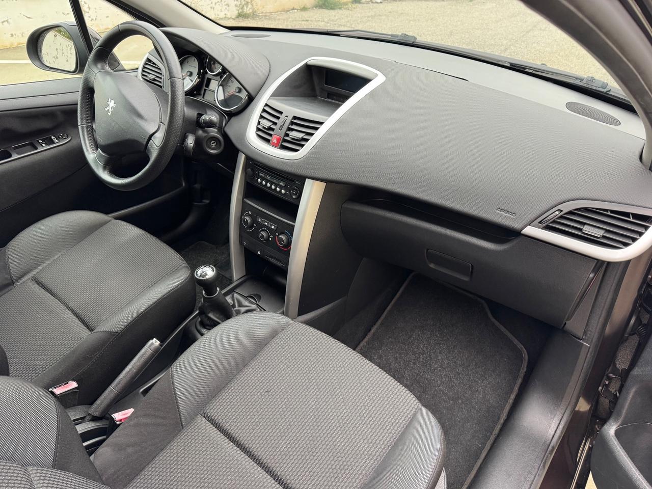 Peugeot 207 1.4 HDi -SOLO 122.000 KM-