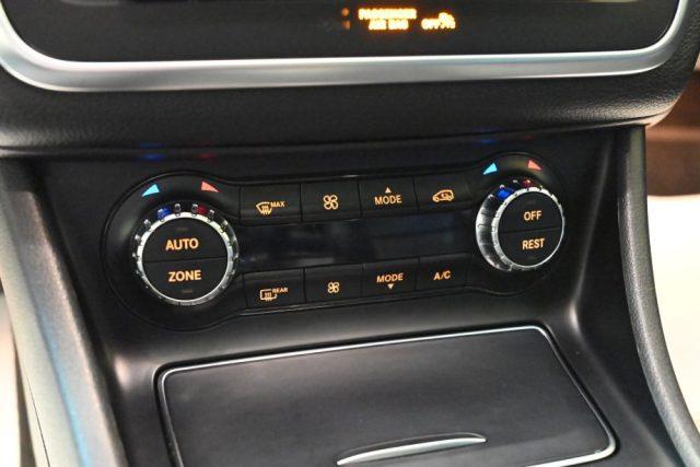 MERCEDES-BENZ GLA 200 PREMIUM AMG AUTO TETTO CAM PELLE LED 19"STRAFULL!!