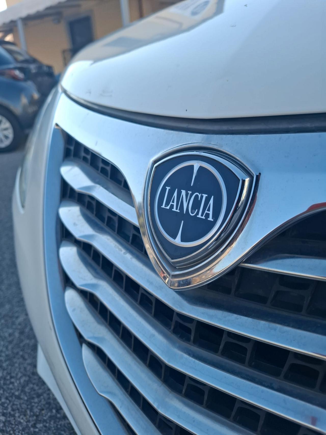 Lancia Ypsilon 1.2 69 CV GPL Ecochic Silver - 2012