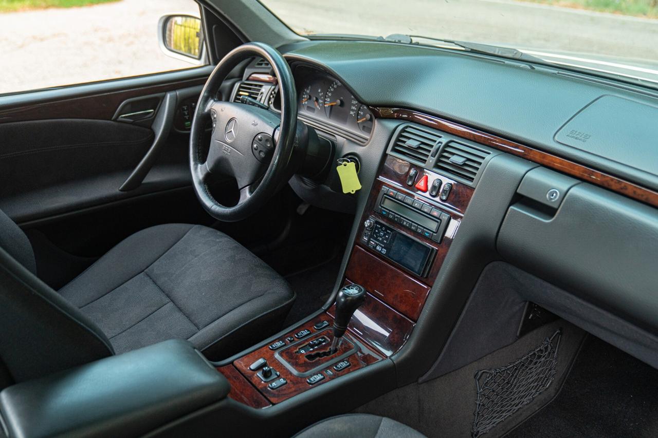 Mercedes-benz E 430 V8 - MER00314