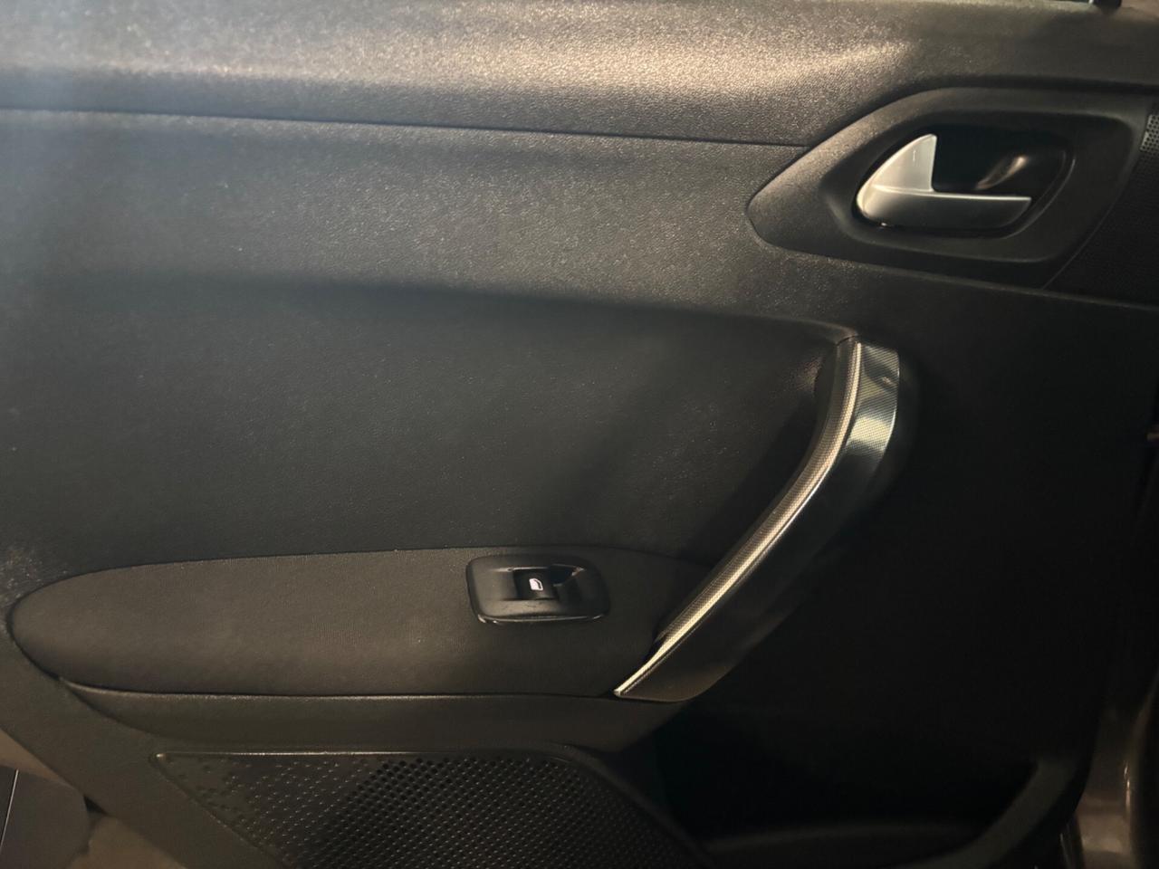 Peugeot 2008 1.6 e-HDi OK NEOPATENTATI