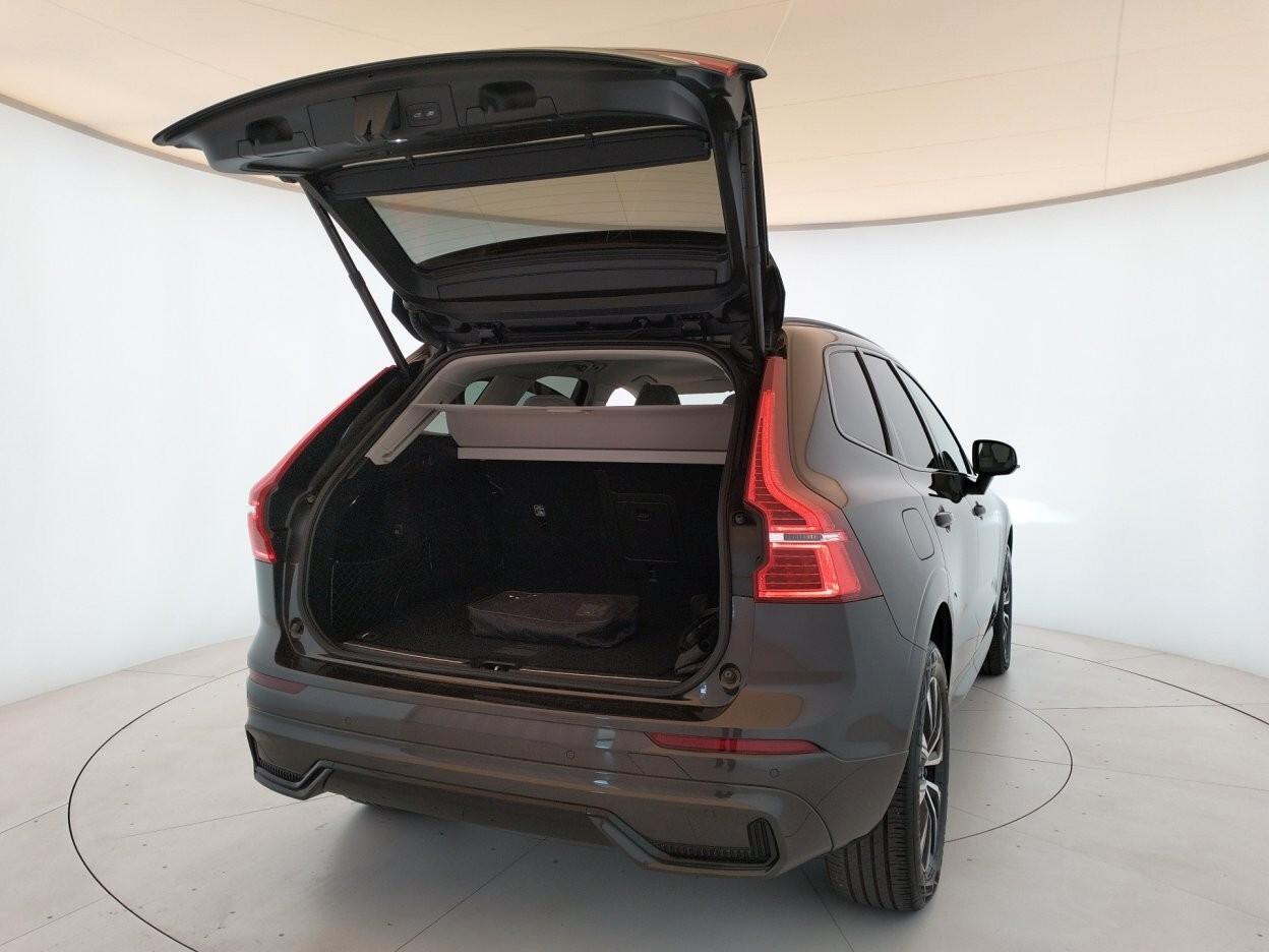 VOLVO XC60 2.0 b4 Plus Dark awd auto