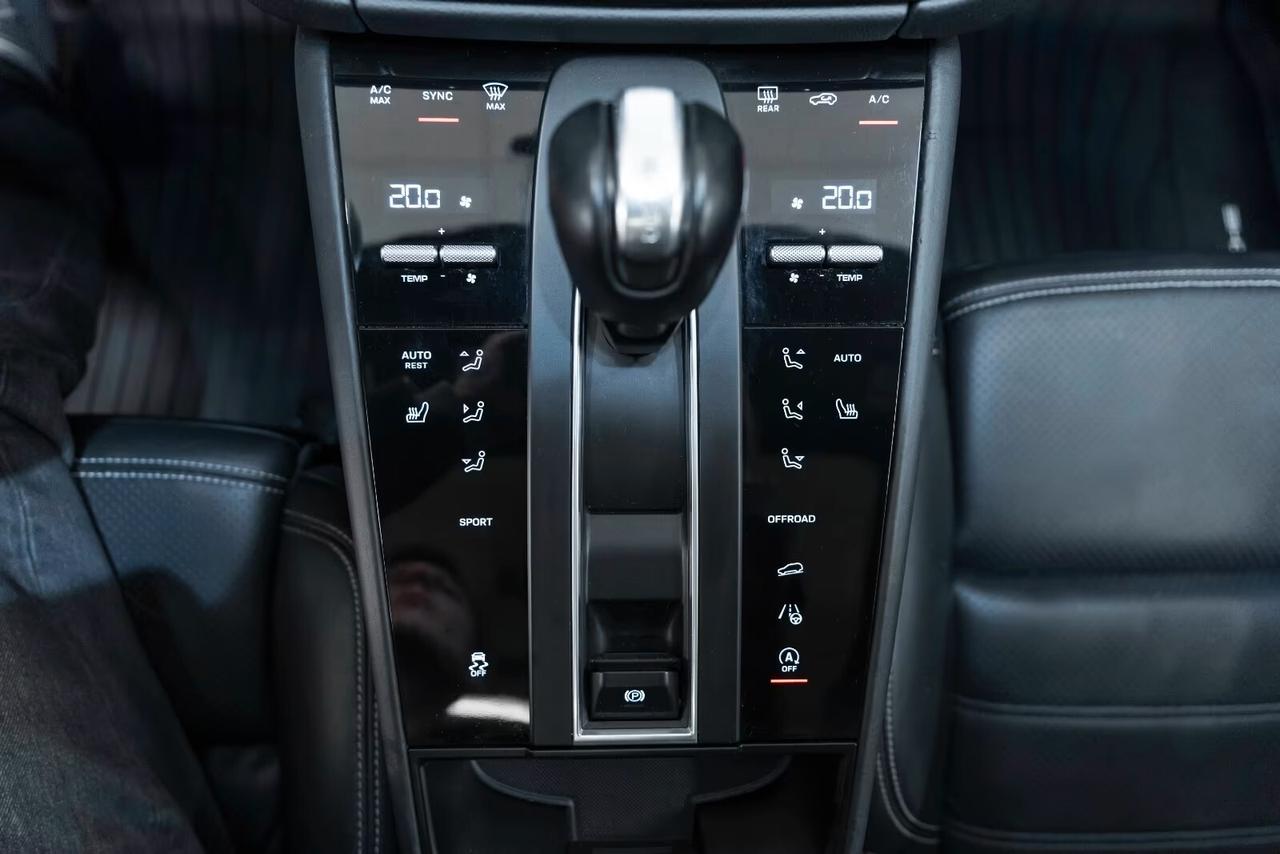PORSCHE*MACAN*2.0*ACC*BOSE*TETTO*CAMERA*LED*CARPLAY*21"*