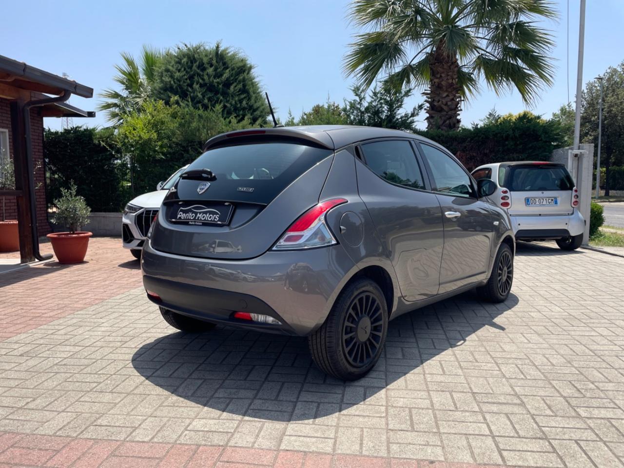 Lancia Ypsilon 1.0 FireFly 5 porte S&S Hybrid Ecochic Silver