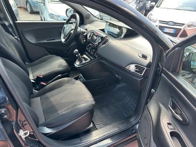 Lancia Ypsilon 1.0 FireFly 5 porte S&S Hybrid Ecochic Gold