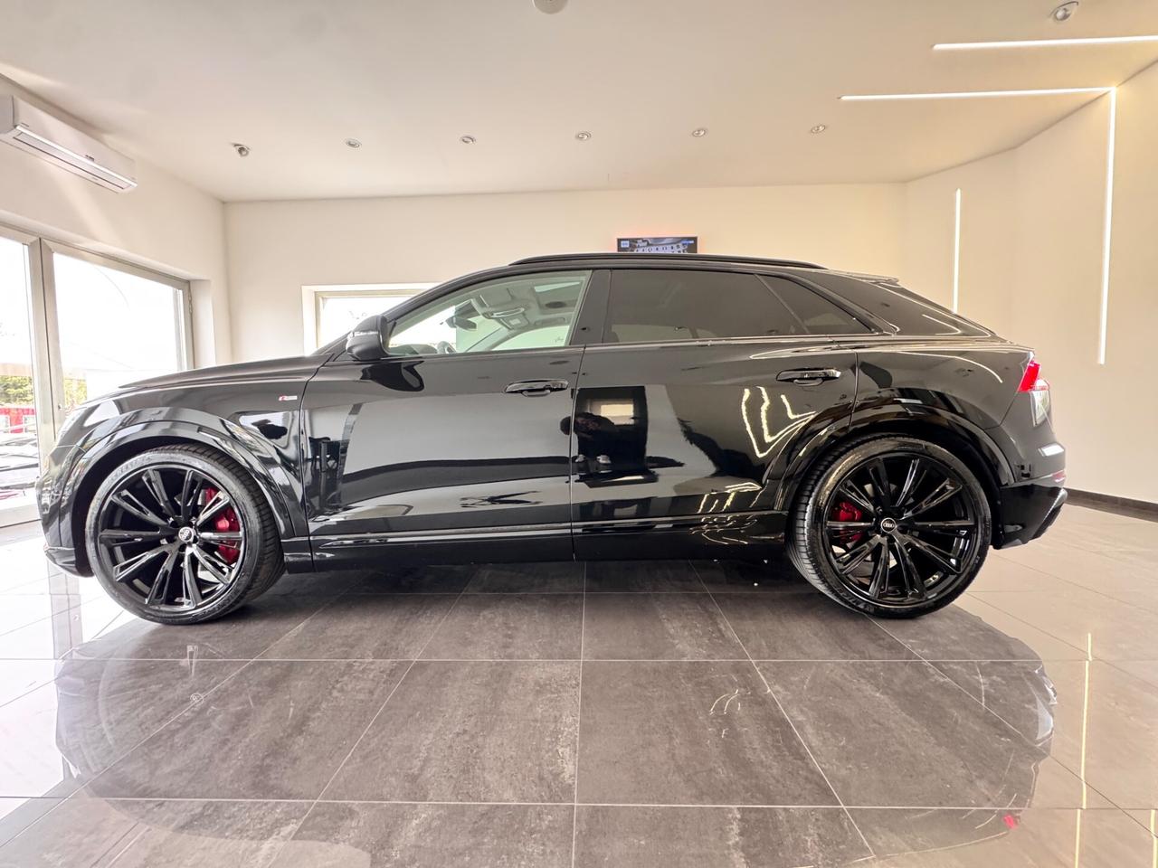 Audi Q8 50 TDI 286 CV quattro tiptronic s-line black edition tetto apribile