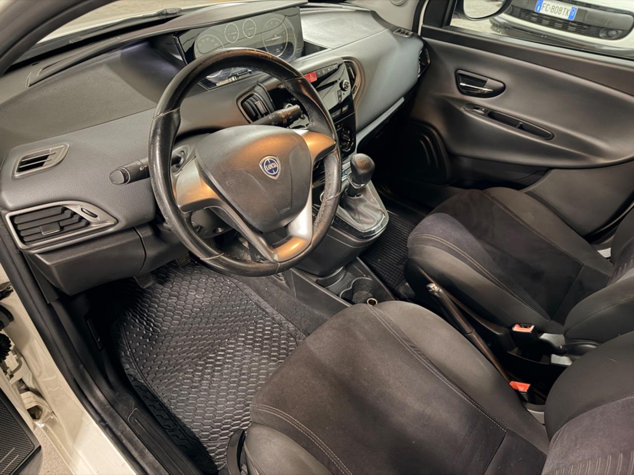 Lancia Ypsilon 1.2 69 CV 5 porte S&S Platinum