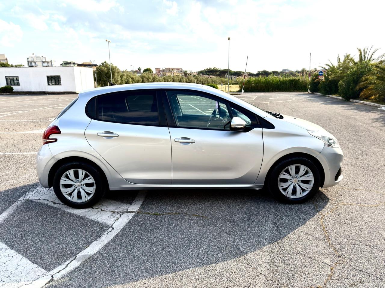 Peugeot 208 PureTech 82 5p. GPL Access