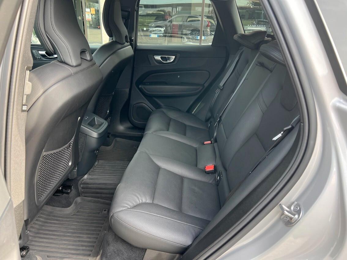 Volvo XC 60 B4 (d) AWD automatico Plus Dark