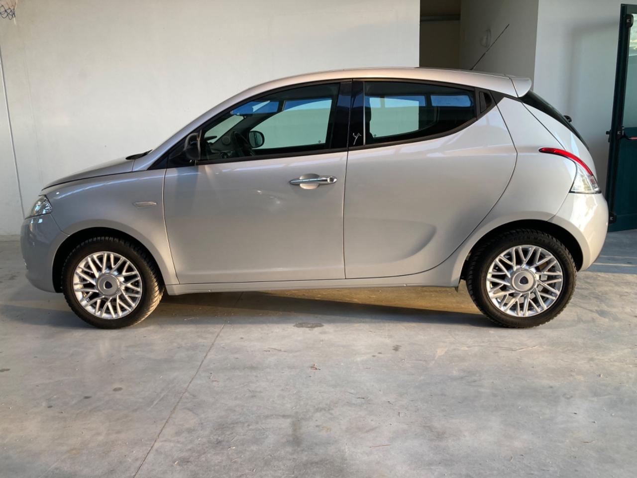Lancia Ypsilon 1.2 69 CV 5 porte Gold km. Originali