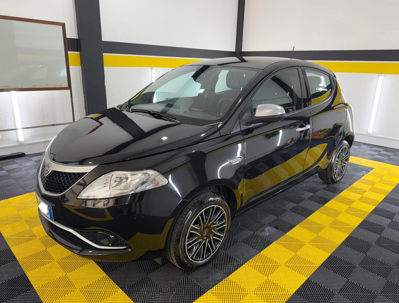 Lancia Ypsilon 1.0 FireFly 5 porte S&S Hybrid Silver Plus