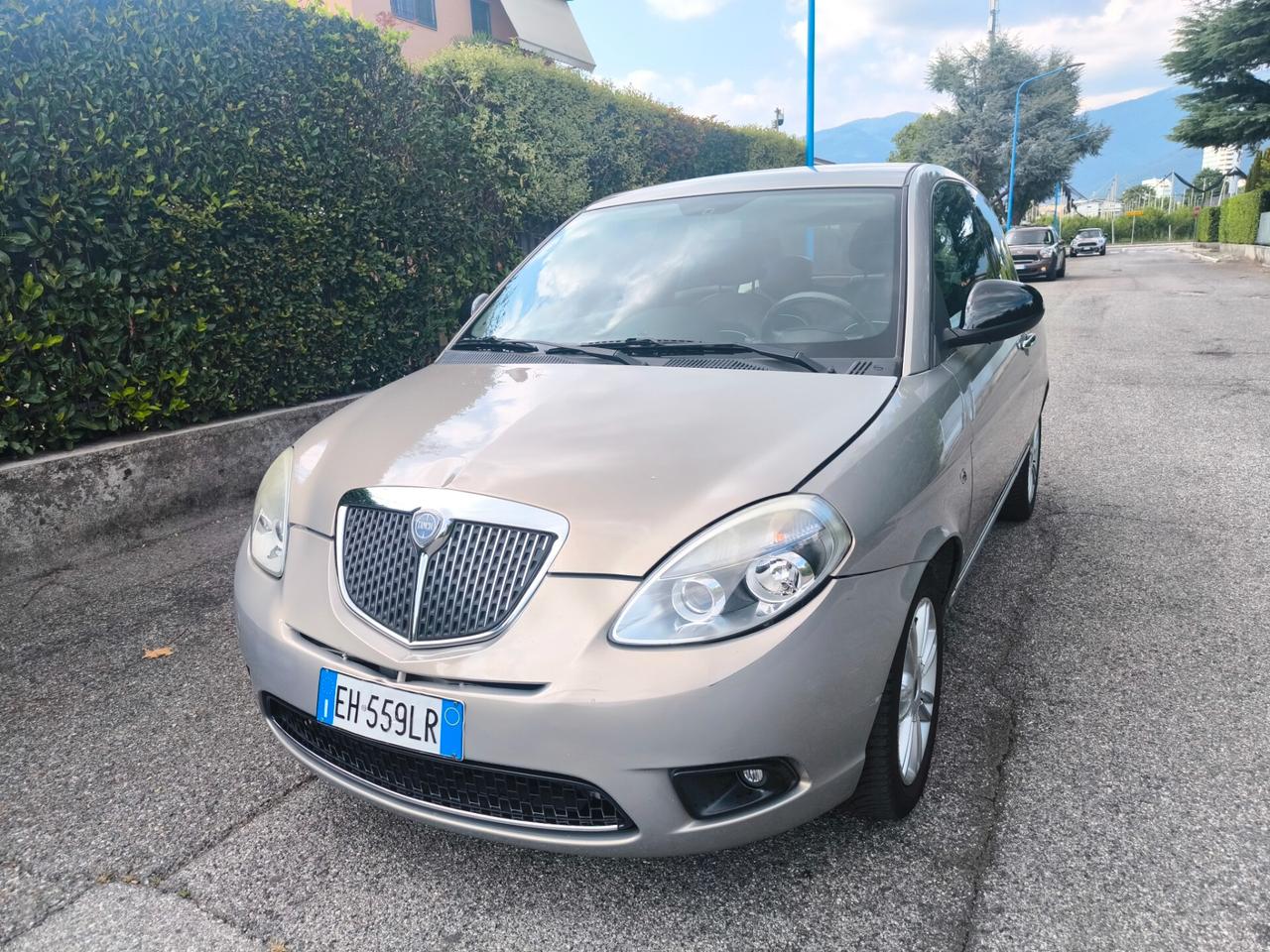 LANCIA YPSILON 1,2 BENZ- KM 110000-OK NEOPATENTATI