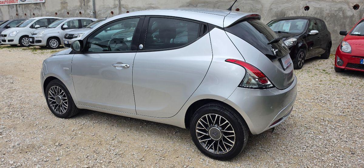 LANCIA Ypsilon 1.2 69 CV 5p. GPL Ecochic Silver