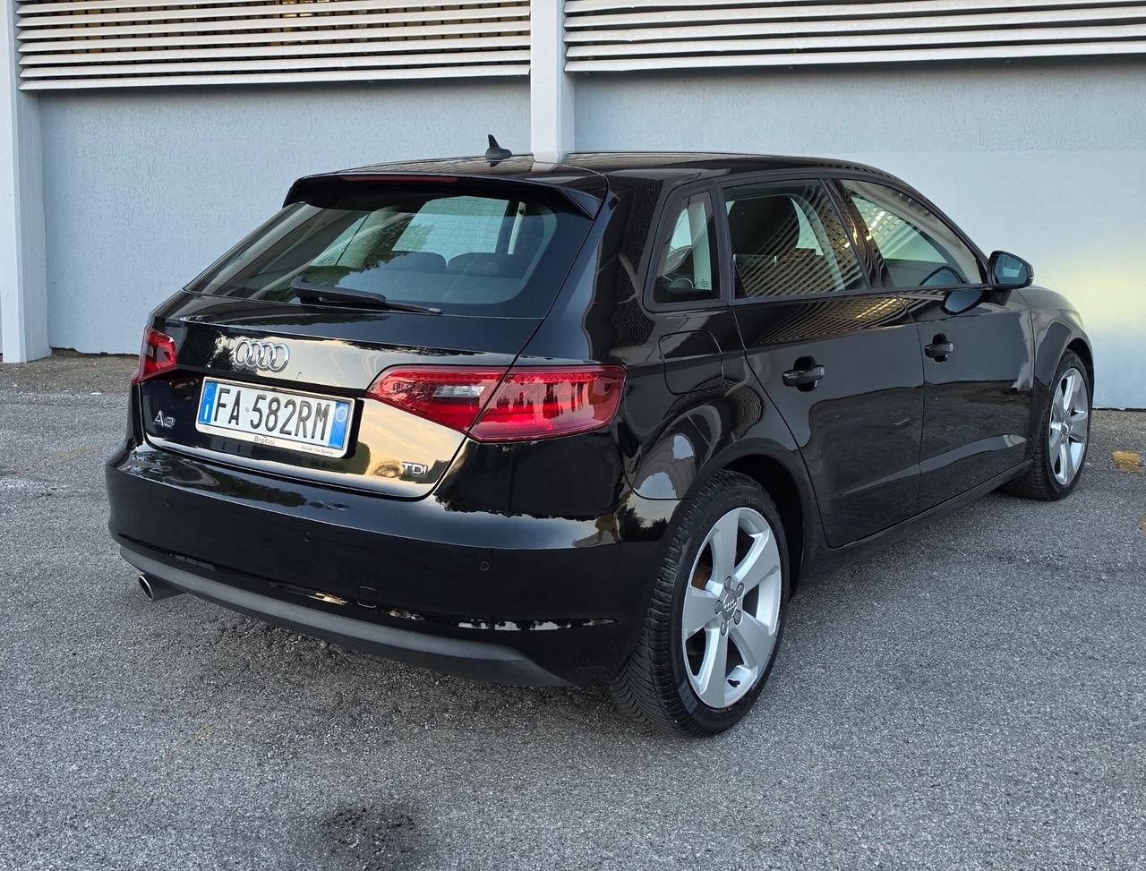 Audi A3 Sedan 1.6 TDI clean diesel S tronic Ambition