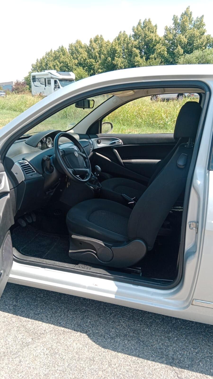 Lancia Ypsilon 1.4 16V MomoDesign