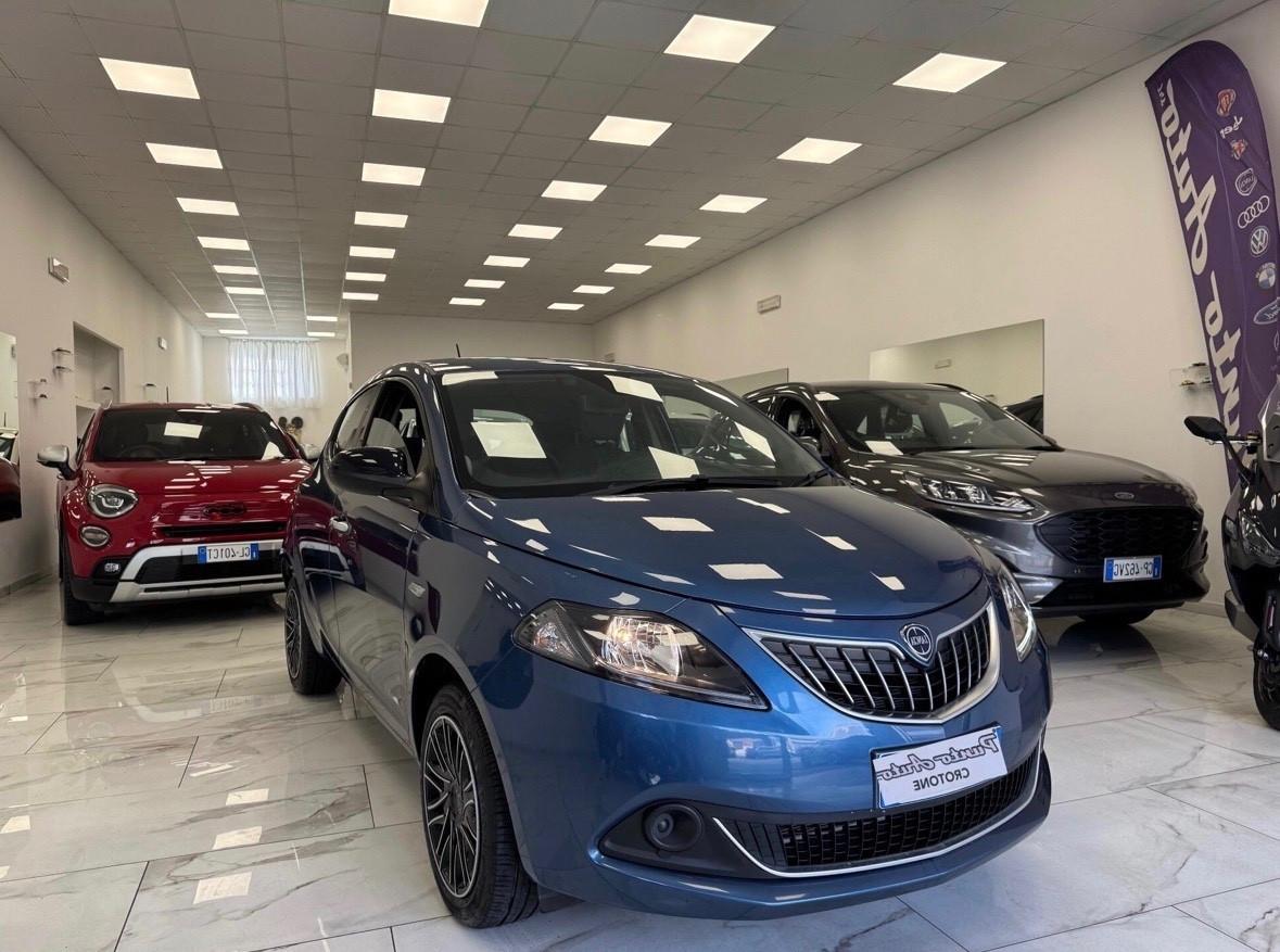 Lancia Ypsilon 1.0 FireFly 5 porte S&S Hybrid Silver