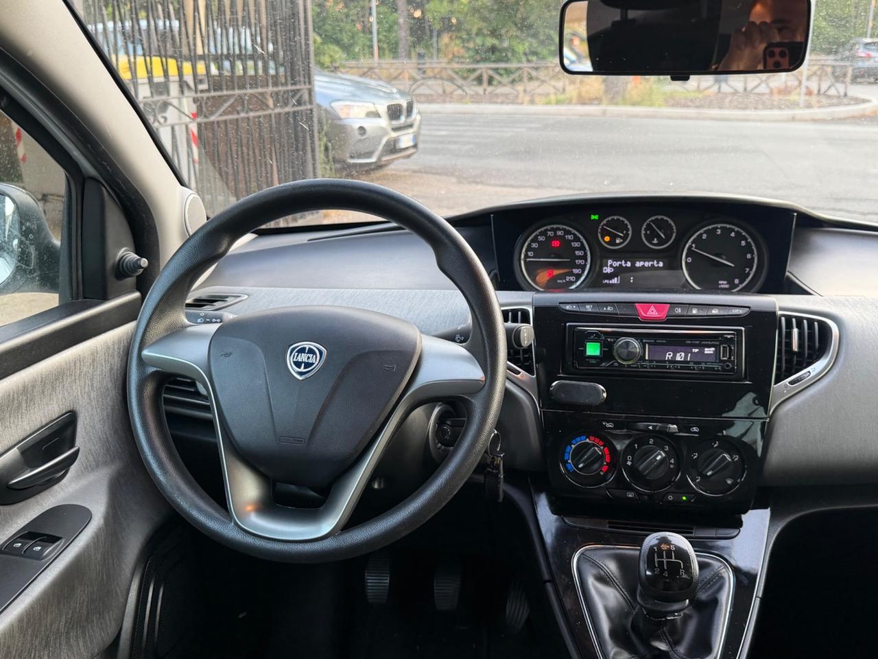 Lancia Ypsilon 1.2 69 CV 5 porte GPL Ecochic Silver