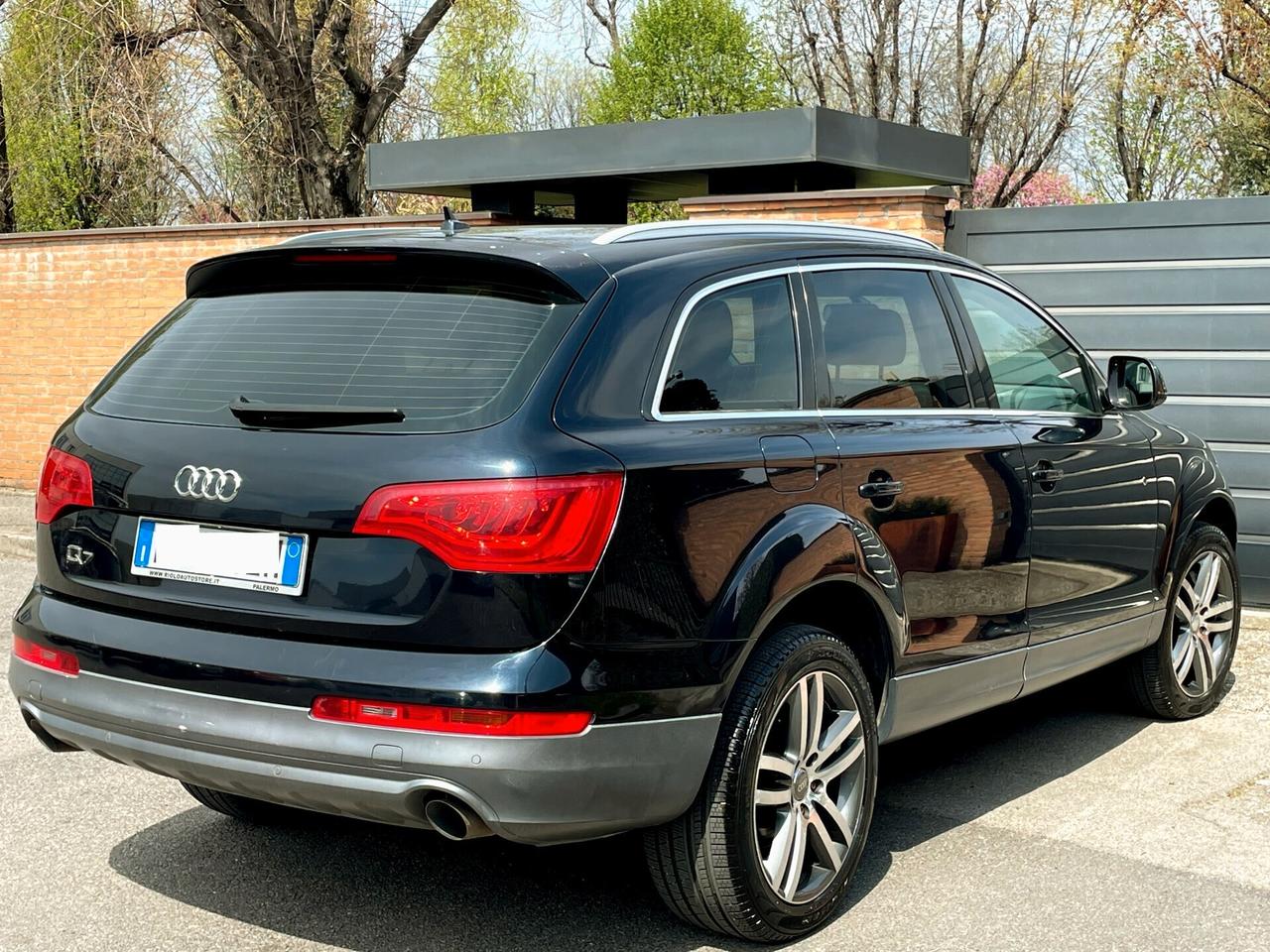 AUDI Q7 3.0D 8m 4x4-EURO 5-Navi,Led-Garanzia-2012