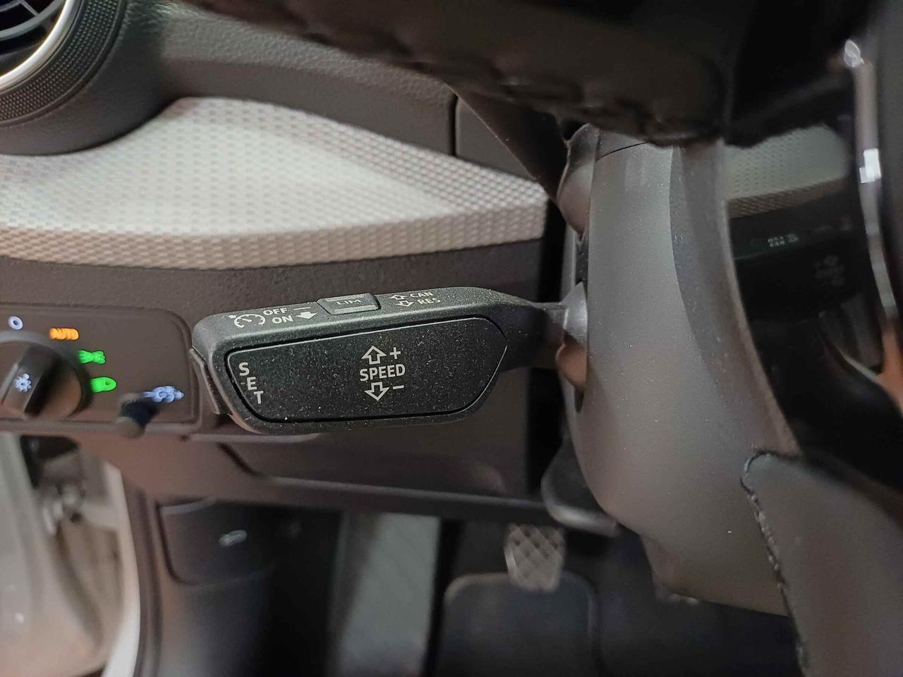 Audi Q2 30 TFSI Business Advanced