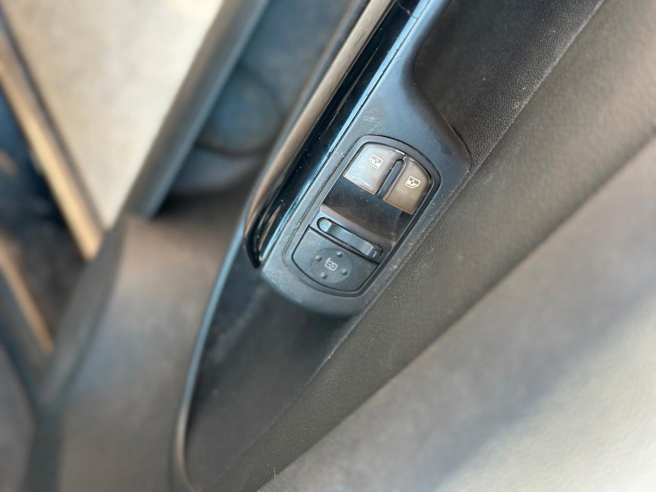 Opel Corsa 1.2 5 porte Cosmo