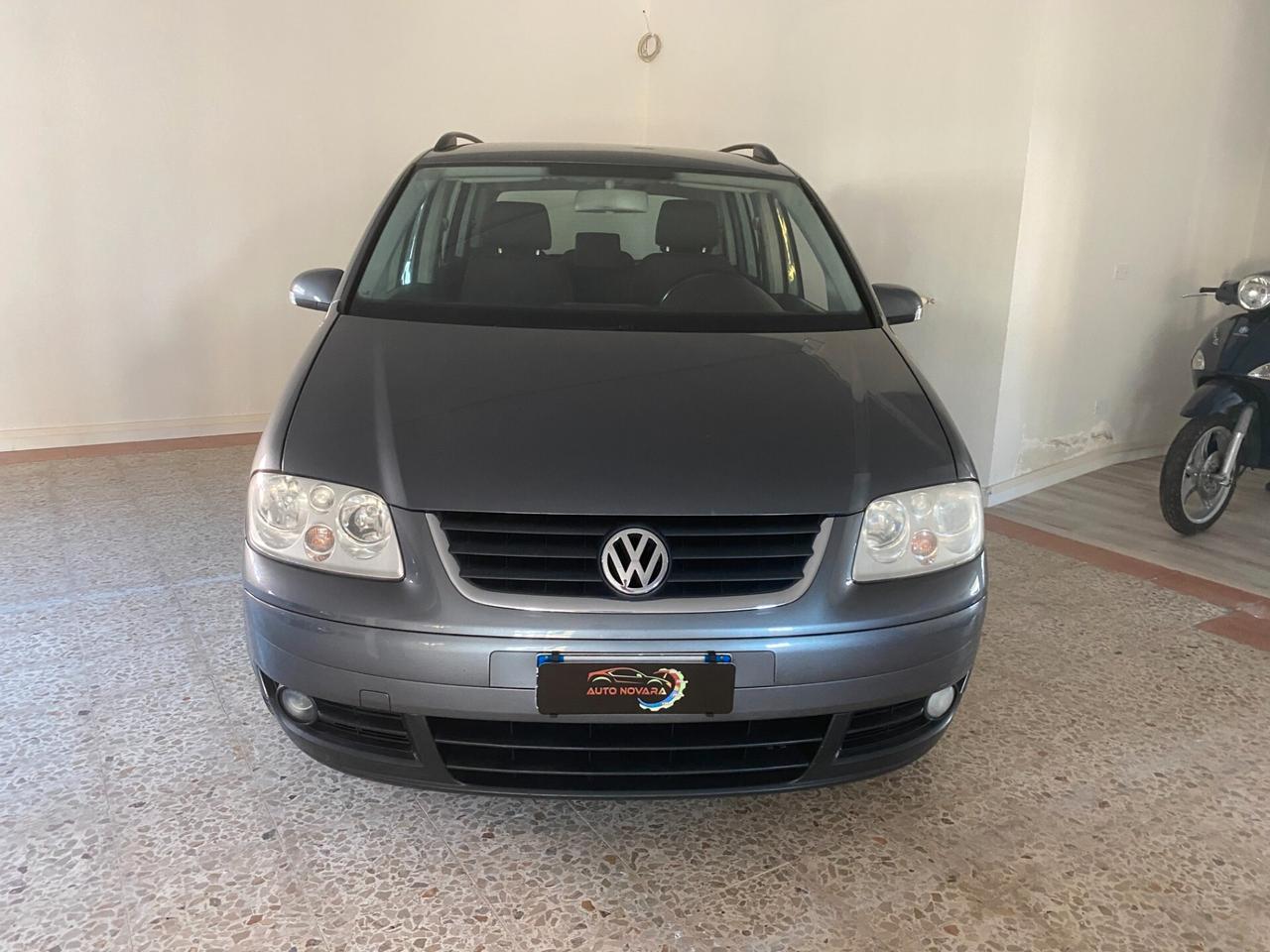 Volkswagen Touran 1.9 TDI 101CV Trendline anche pe NEOPATENTATI