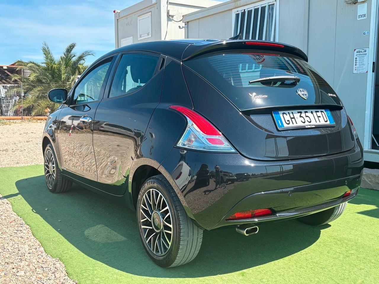 Lancia Ypsilon 1.0 Hybrid/ Benzina
