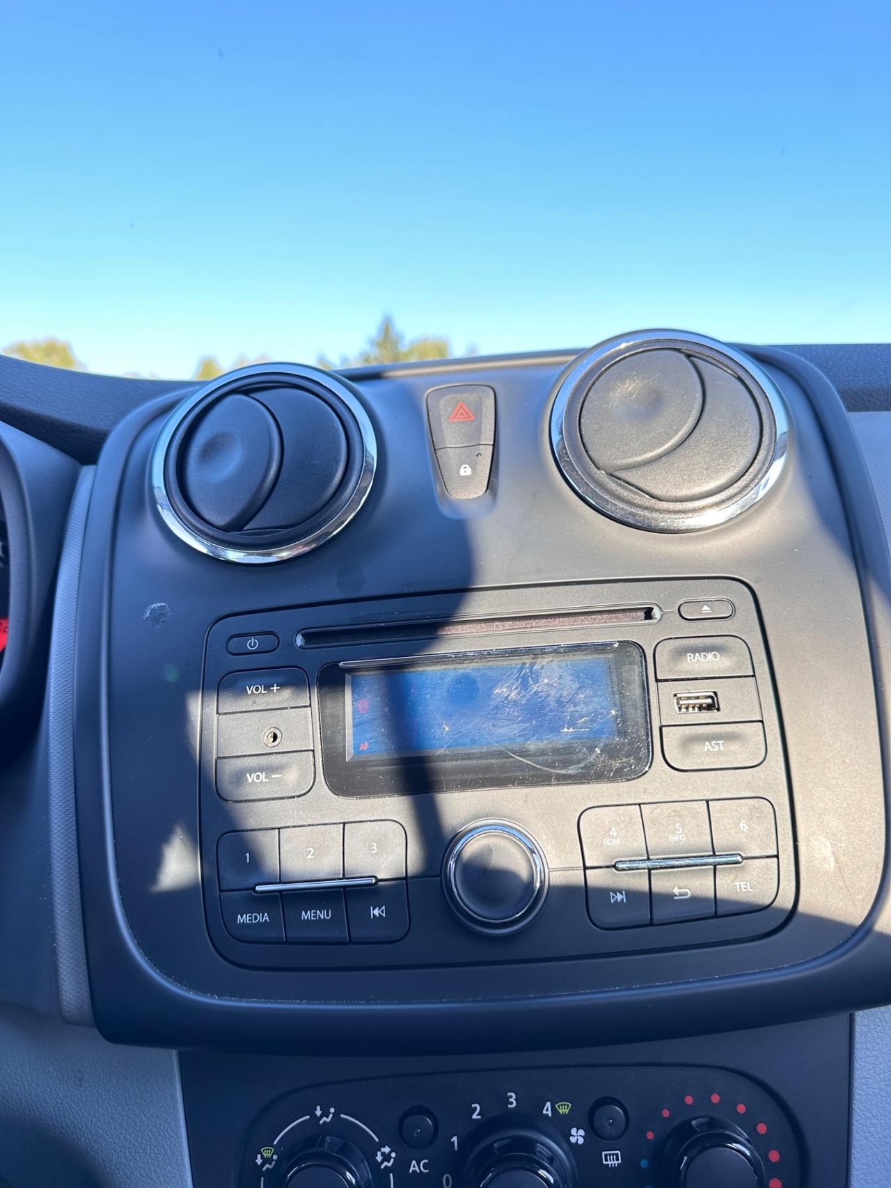 Dacia Sandero 1.2 GPL 75CV Ambiance-2013