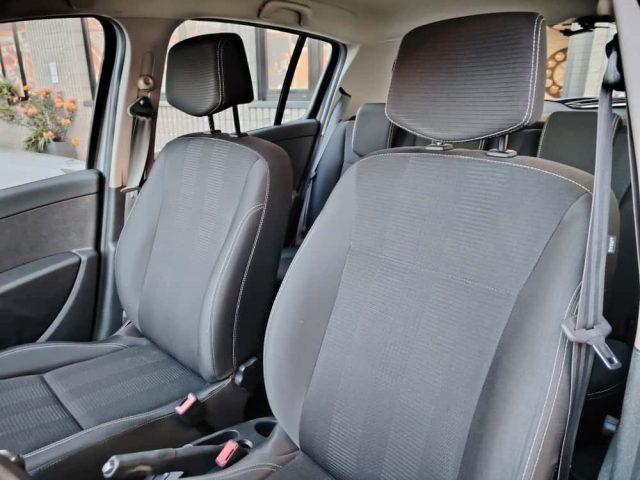 RENAULT Clio 1.2 16V 5 porte Luxe NEOPATENTATI