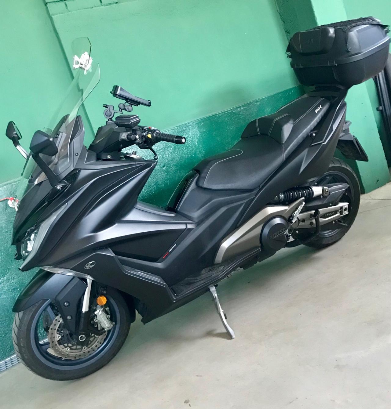 Kymco AK 550