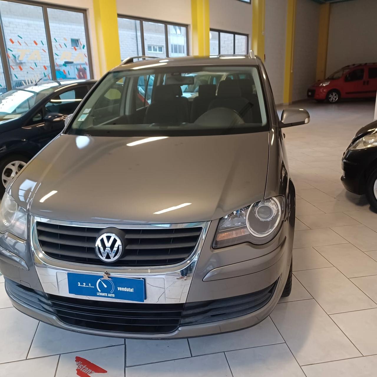 7 POSTI TOURAN 1.9 TDI PERFETTO CON GANCIO DI TRAINO