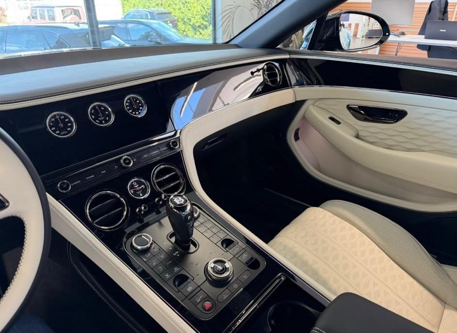 Bentley Continental GTC V8 Hybrid Mulliner