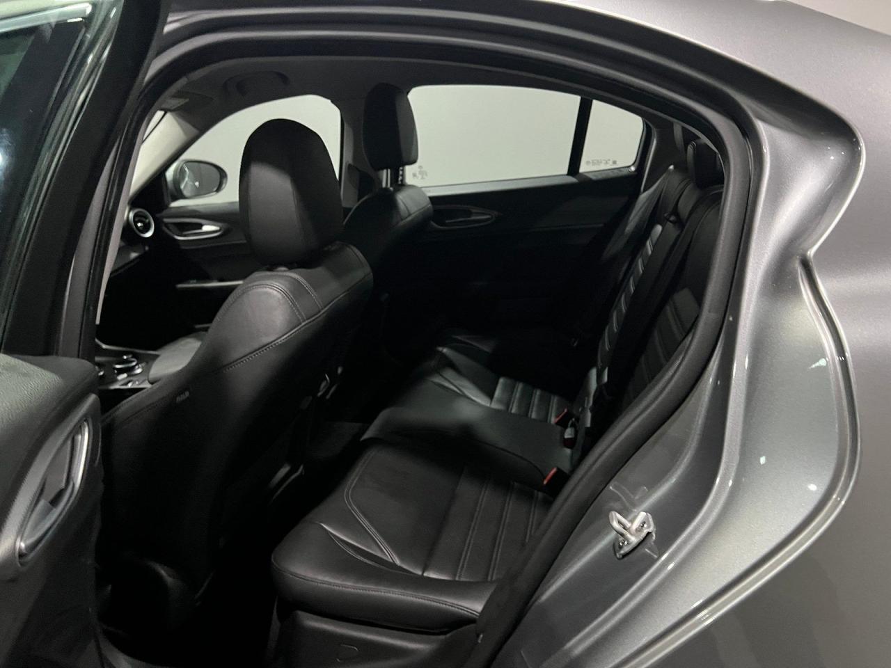 Alfa Romeo Giulia 2.2 Turbodiesel 210 CV AT8 AWD Q4 Veloce