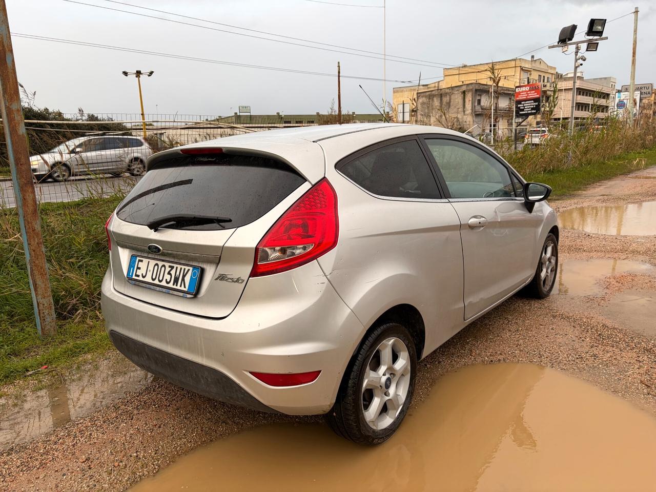 FORD FIESTA 1.2 ANNO 2011 KM 103.000 ADATTA NEOPATENTATI