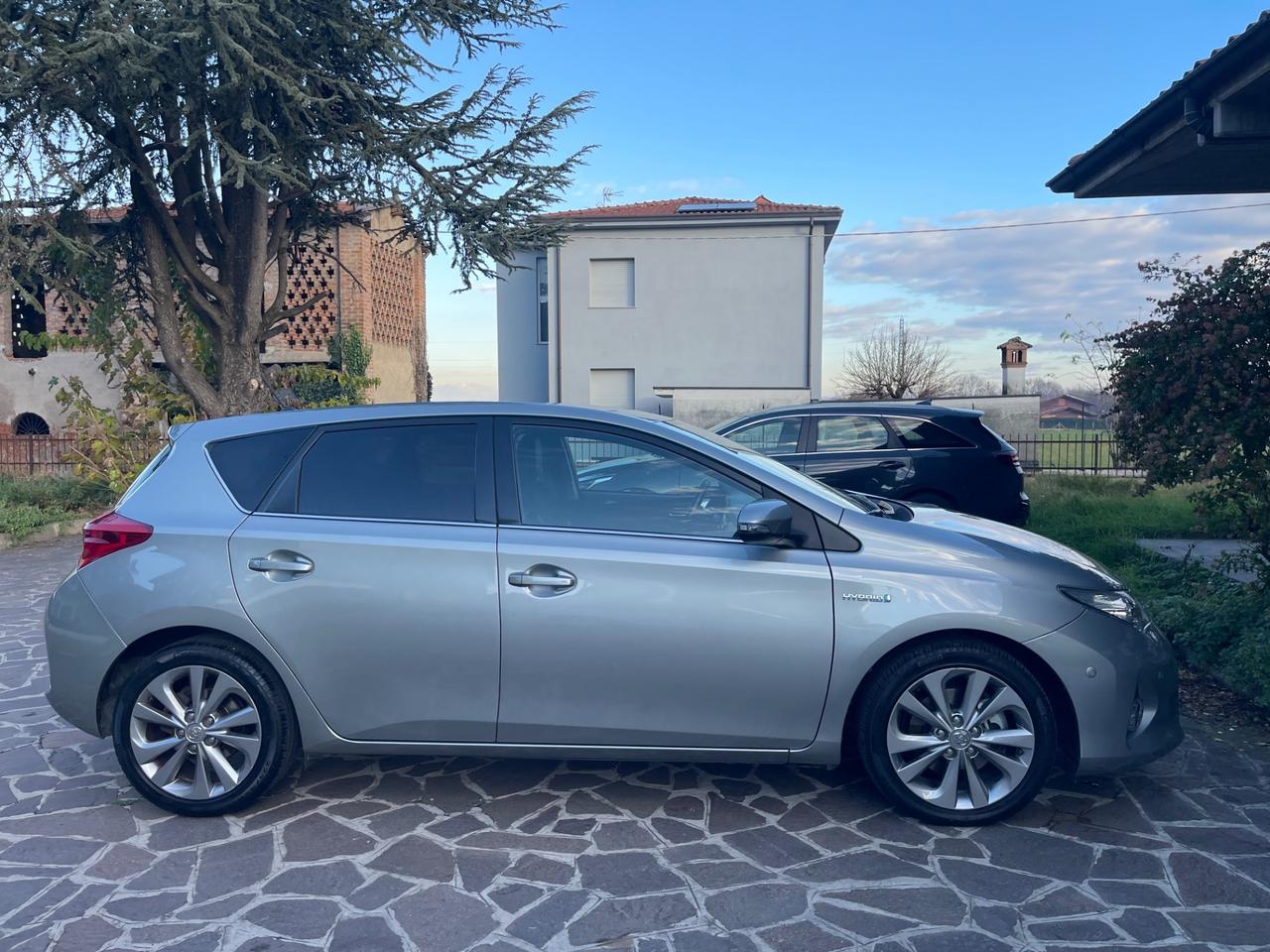Toyota Auris 1.8 Hybrid Lounge