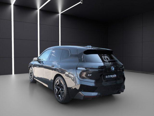 BMW iX xDrive40 Pacchetto Sportivo
