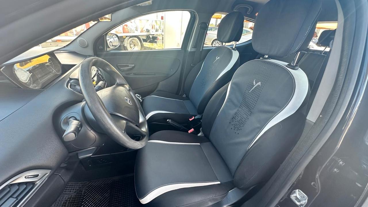 Lancia Ypsilon 1.2 69 CV 5 porte S&S Silver