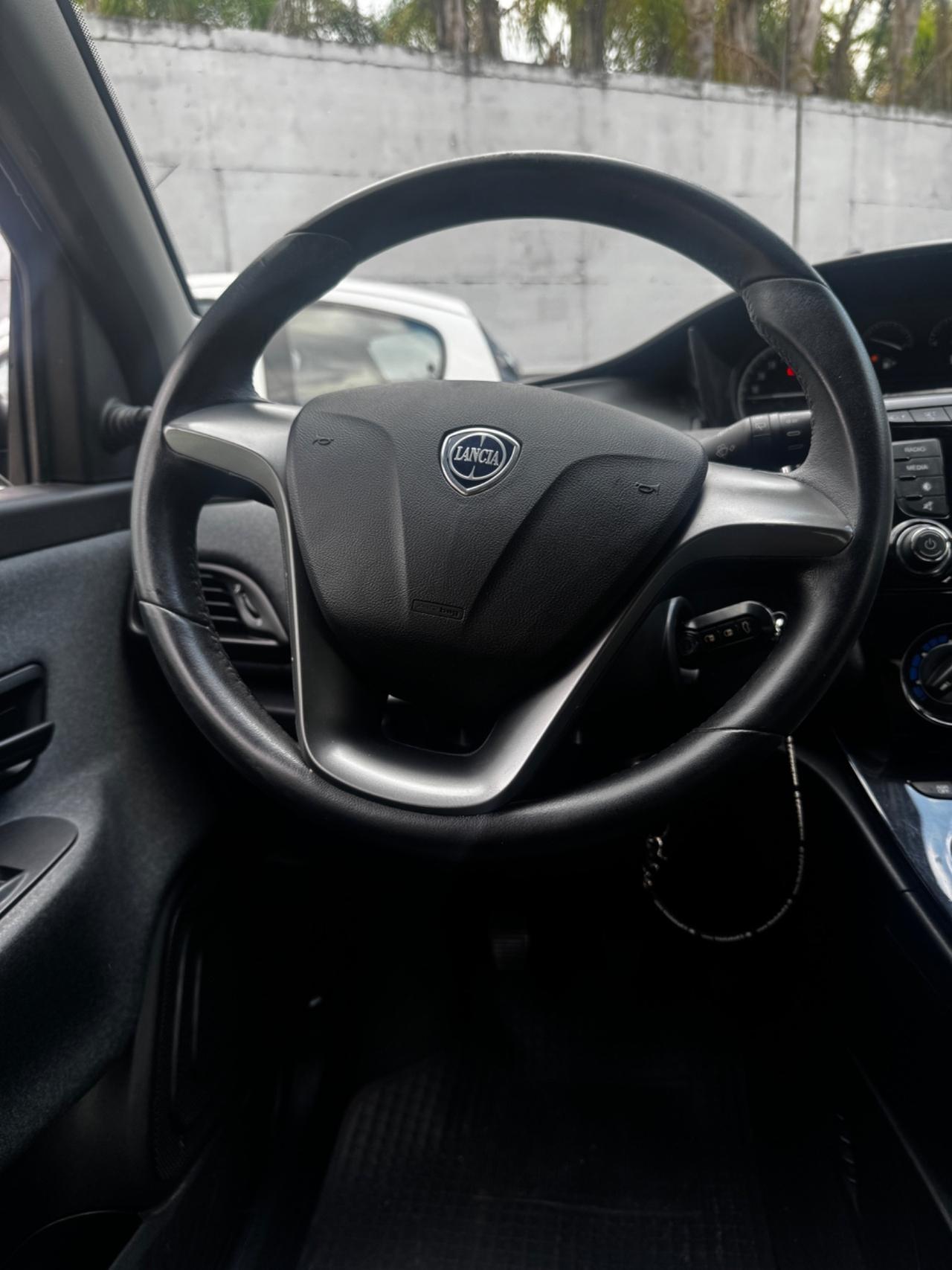 Lancia Ypsilon 1.0 FireFly 5 porte S&S Hybrid Alberta Ferretti