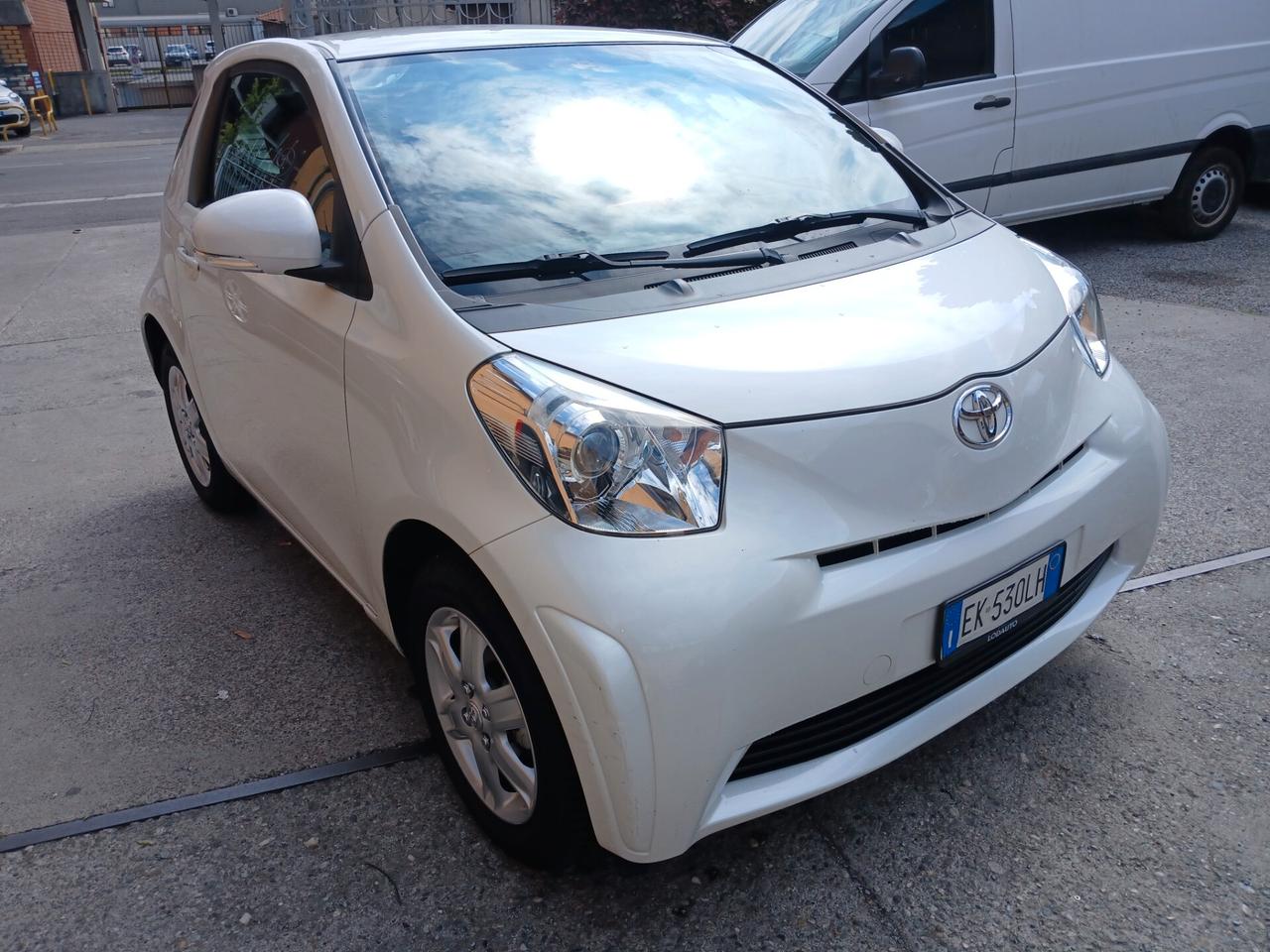 Toyota iQ 1.0 CVT Sol***AUTOMATICA 4 POOSTI ** KM 7 1 . 0 0 0 !!!!!*** 4 POSTI