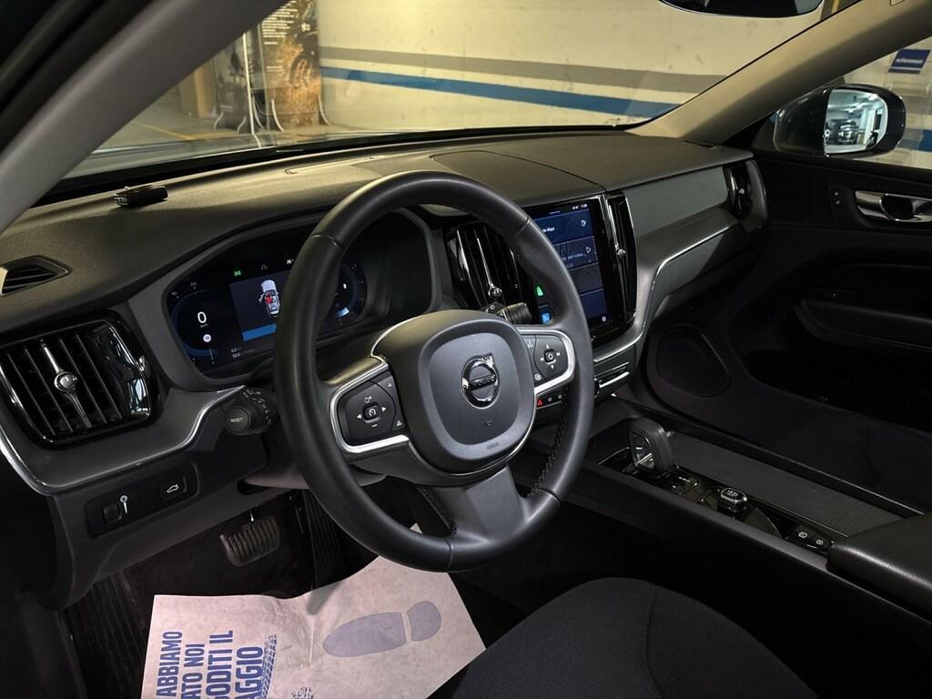 Volvo XC60 2.0 B4 Momentum Pro AWD Auto