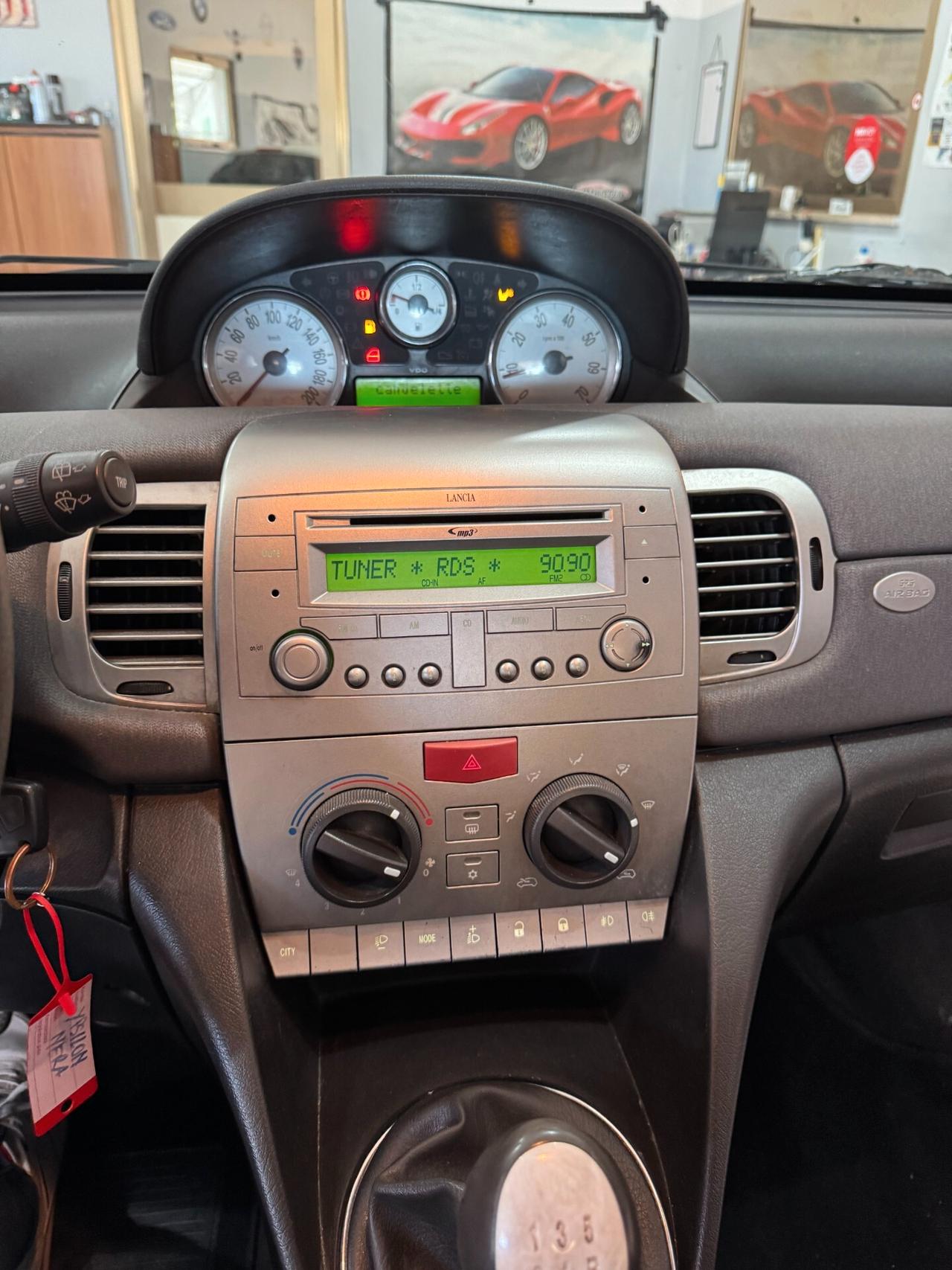 Lancia Ypsilon 1.3 MJT 90 CV Platino OK NEOPATENTATI