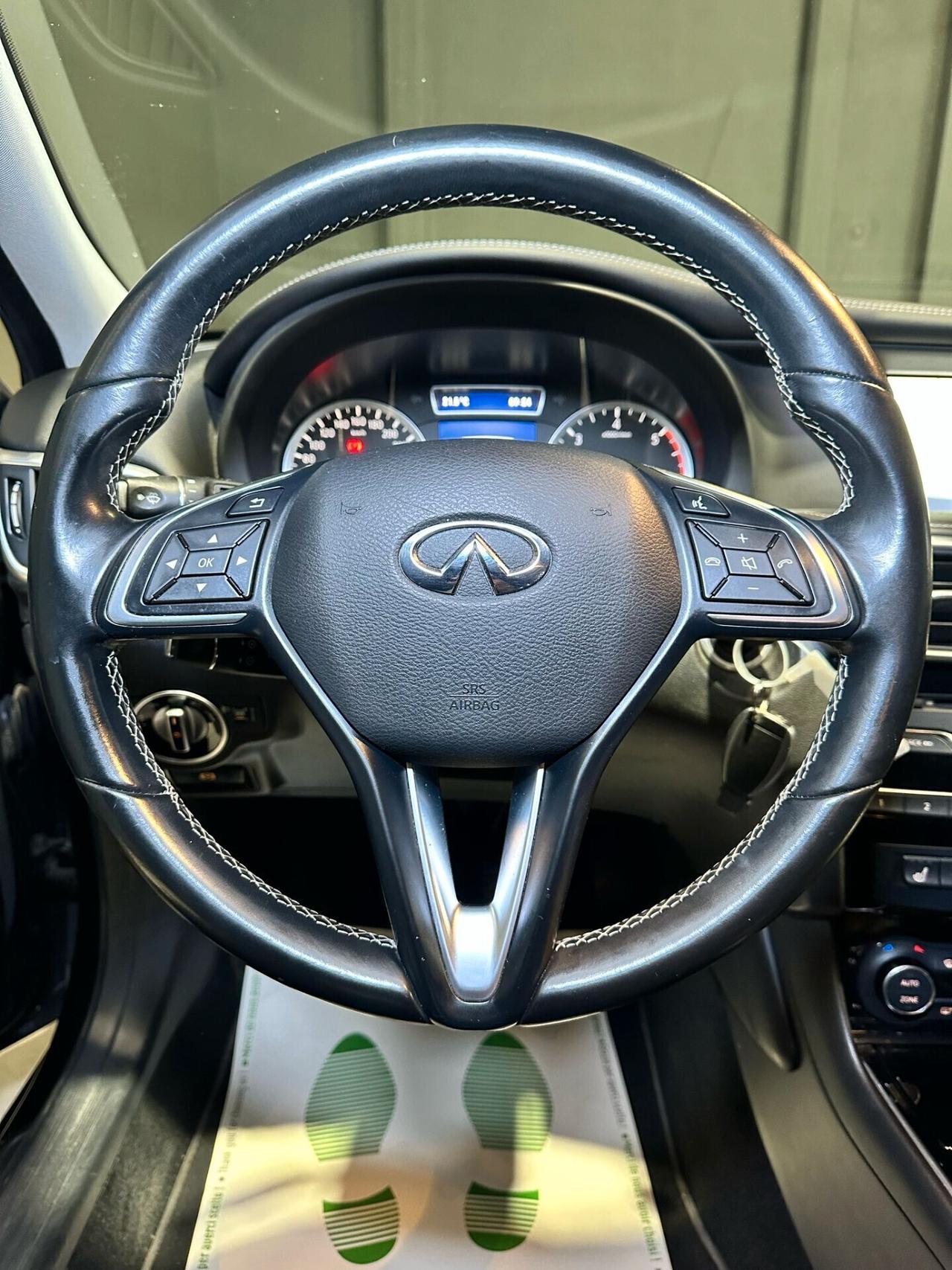 Infiniti Q30 1.5 diesel Premium Tech GALLERY WHITE