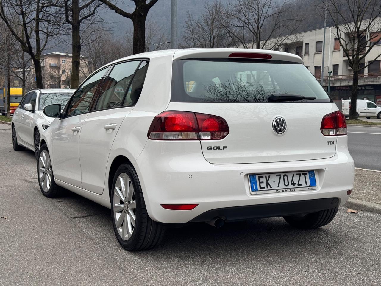 Volkswagen Golf Business 1.6 TDI DSG - CAMBIO AUTOMATICO - SENSORI ANTERIORI E POSTERIORI - OK NEOPATENTATI