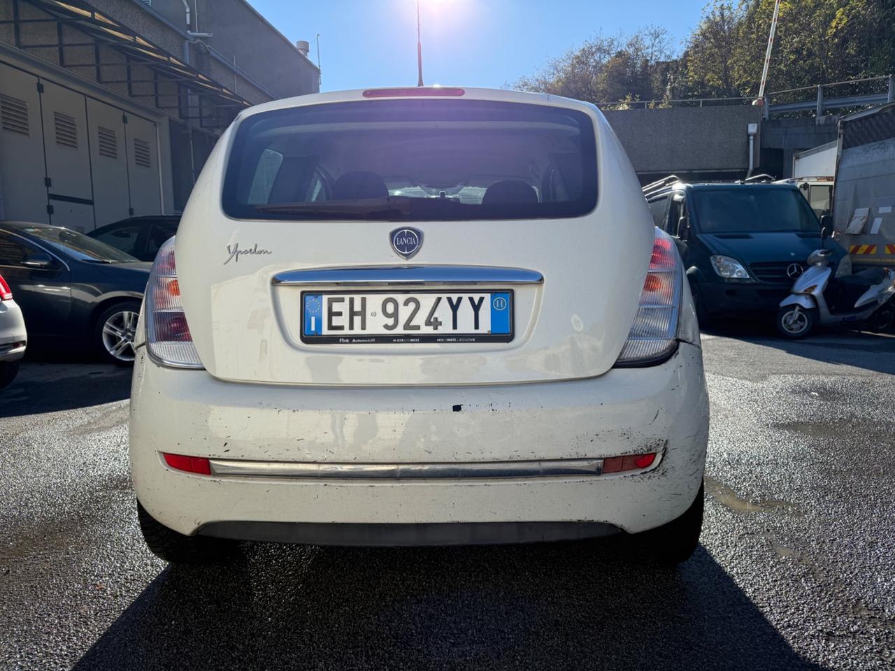 Lancia Ypsilon 1.3 MJT 75 CV Unyca