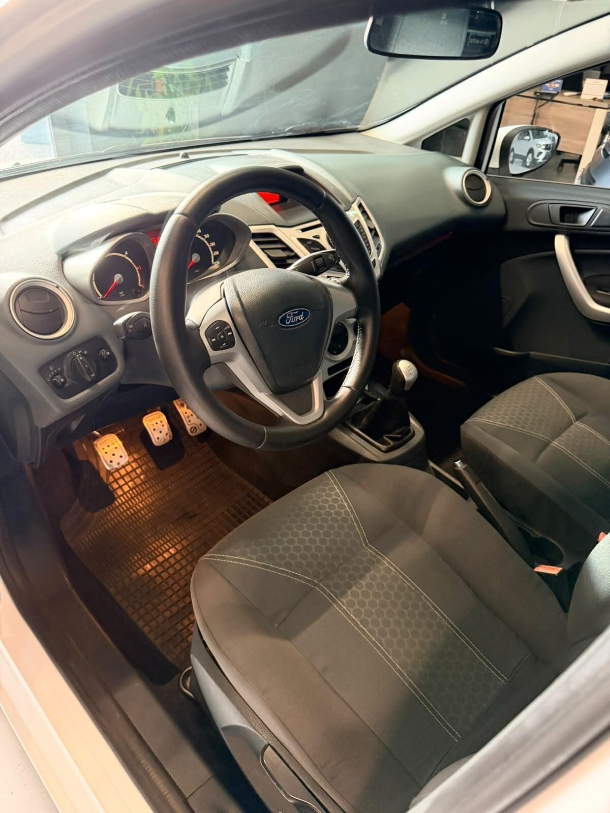 Ford Fiesta 1.4 TDCi 68CV 5 porte Titanium