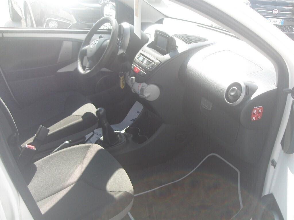 Toyota Aygo 1.0 5 porte Connect - 2013