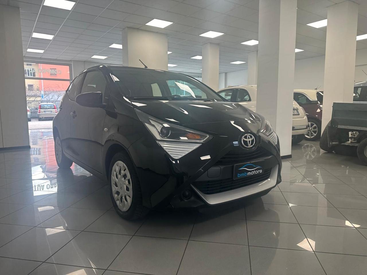 Toyota Aygo Connect 1.0 VVT-i 72 CV 5 porte x-clusiv MMT